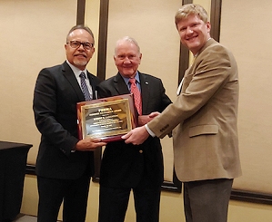 Robert Langston receives Richard E. Storat PSSMA Industry Excellence Award